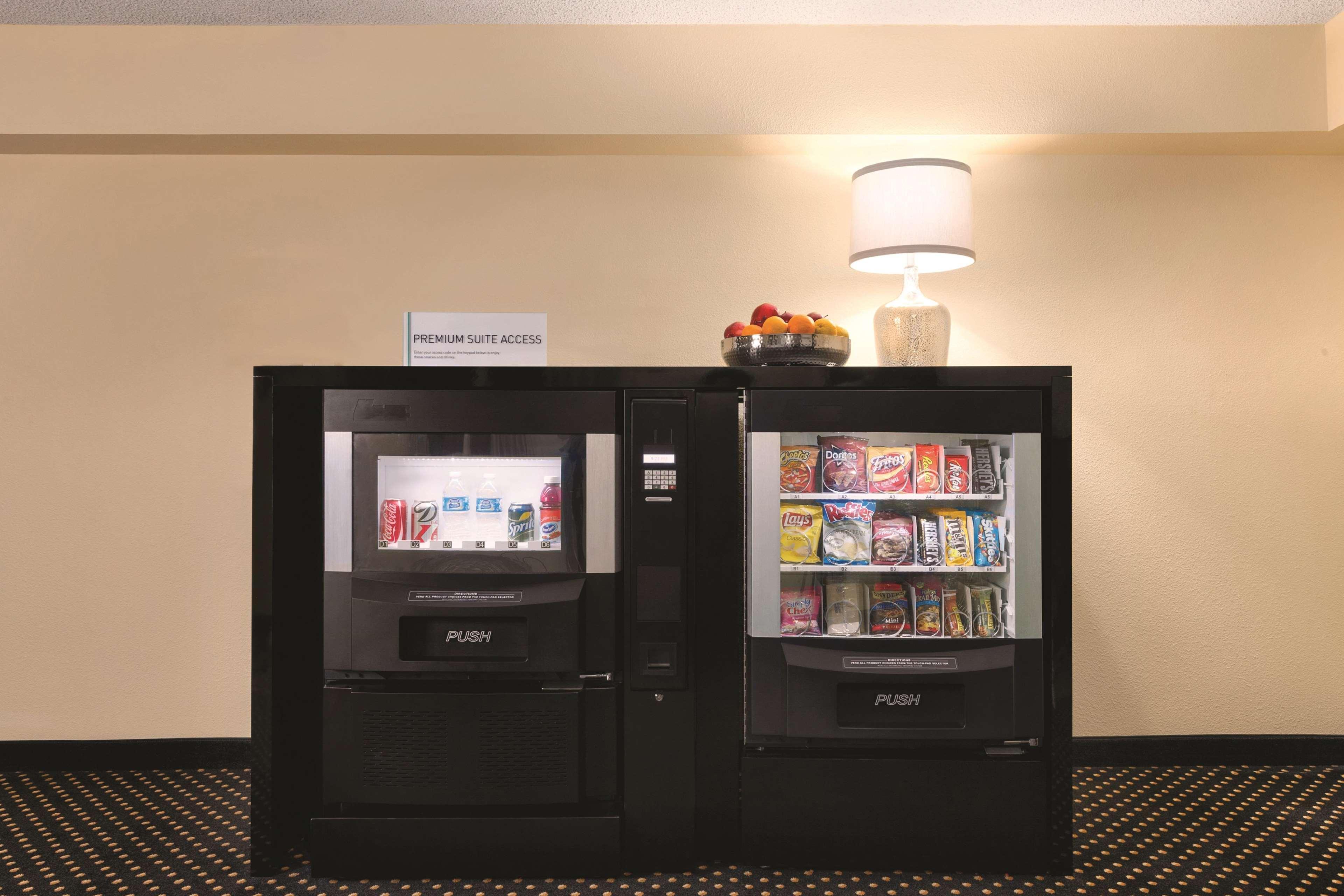 Embassy Suites By Hilton Chicago Naperville Bagian luar foto