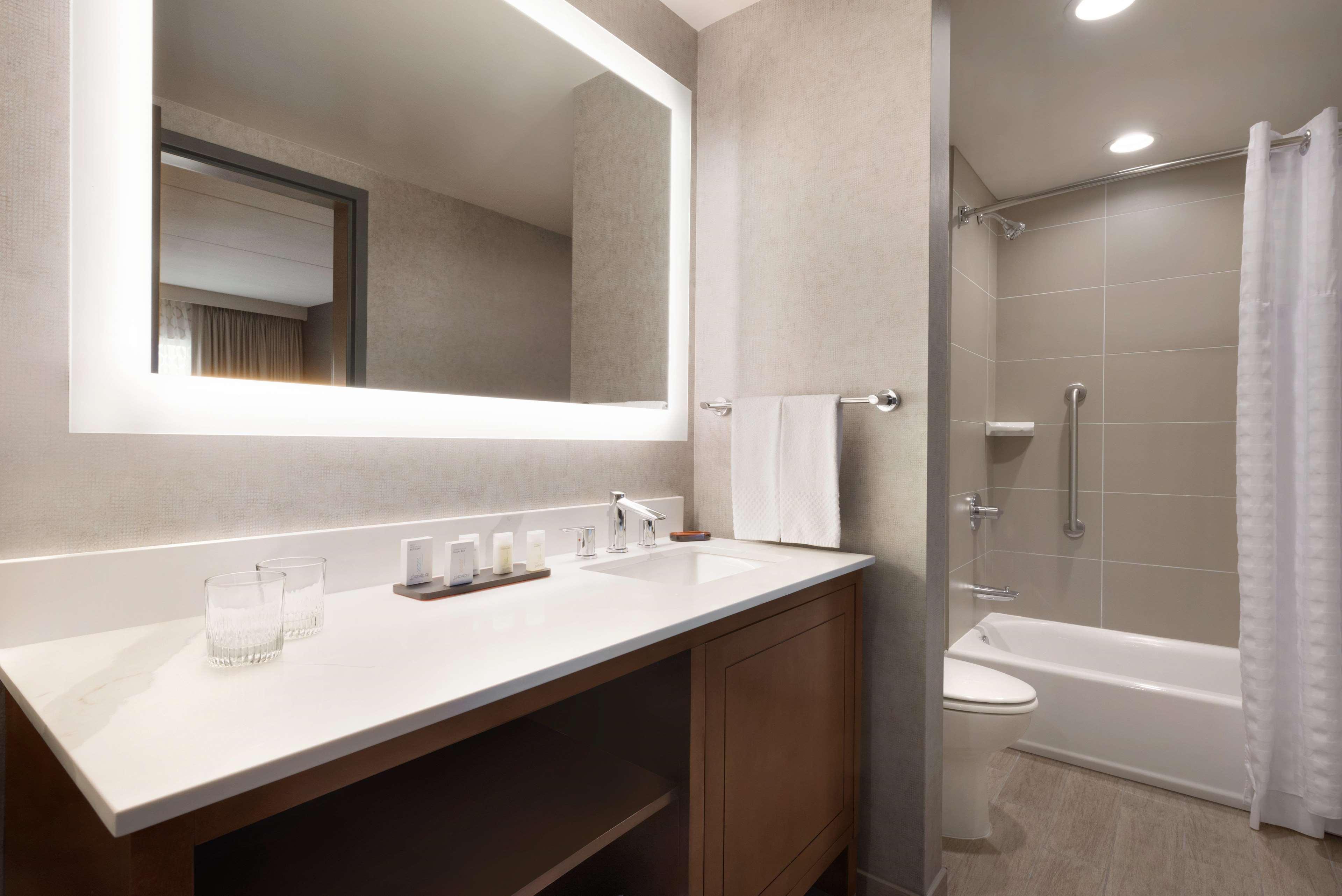 Embassy Suites By Hilton Chicago Naperville Bagian luar foto