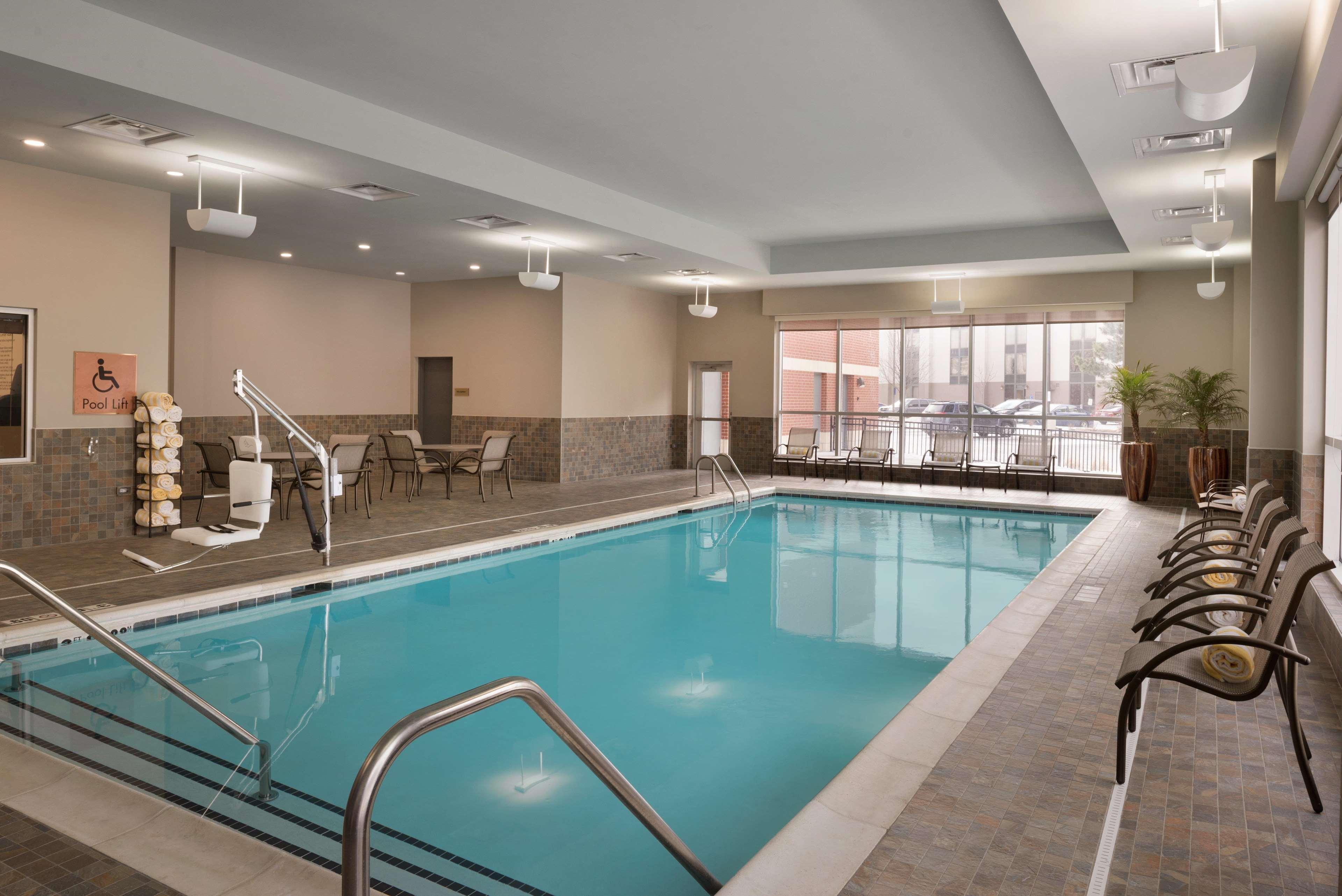 Embassy Suites By Hilton Chicago Naperville Bagian luar foto