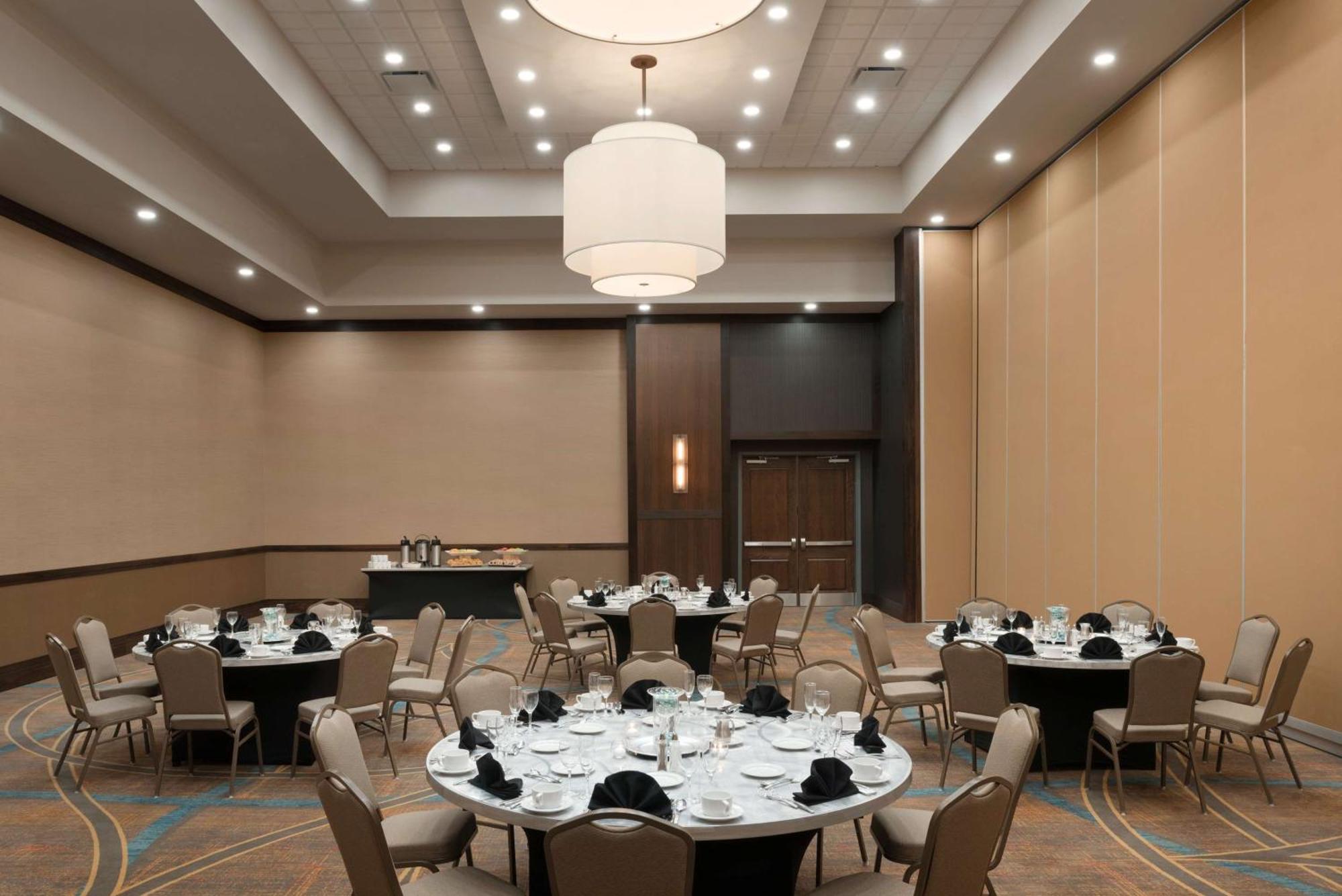 Embassy Suites By Hilton Chicago Naperville Bagian luar foto