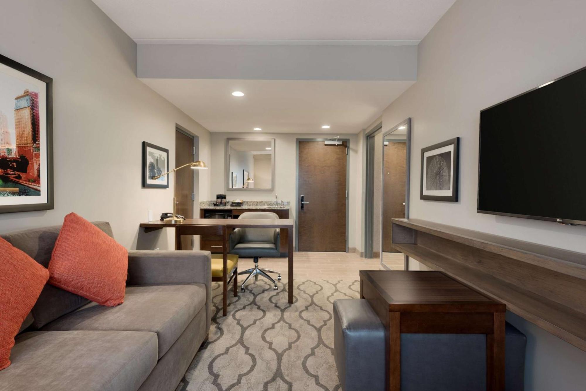 Embassy Suites By Hilton Chicago Naperville Bagian luar foto
